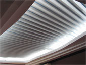 Подвесной V-образный реечный потолок